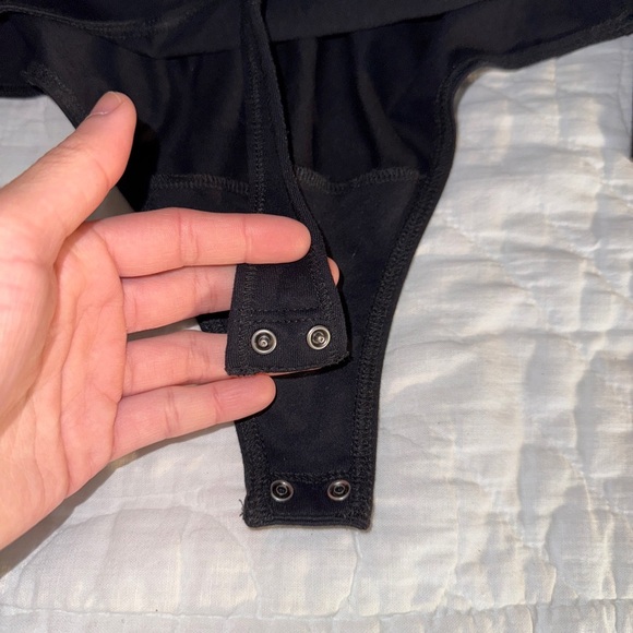 NWT Abrecrombie & Fitch Black Long Sleeve Cutout Bodysuit Size XS - Picture 15 of 16